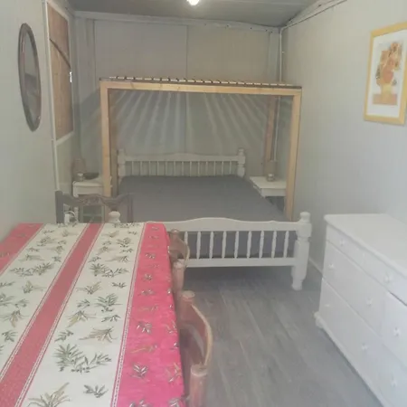 مكان تخييم A La Ferme De La Tournerie